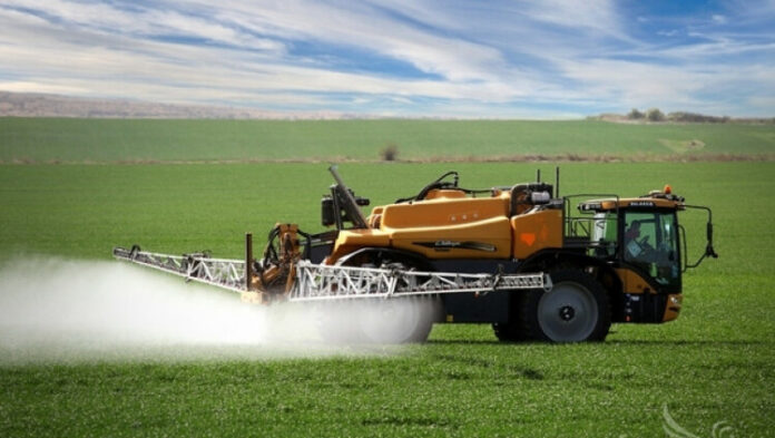 В населени места от община Сандански е в ход акция за унищожаване на скакалци