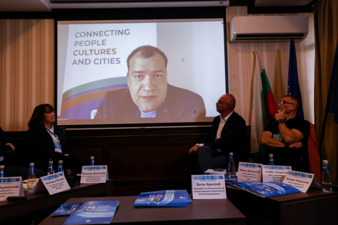 В Техническия университет в Айндховен българските студенти са втората по В Техническия университет в Айндховен българските студенти са втората по големина националност в ИТ специалностите, каза Иван Узунов