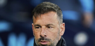 Ван Нистелрой напуска Лестър в края на сезона