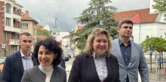 Вековният юбилей на Иван-Милевата "Ахинора" събра сто успели жени от Казанлък в местната Художествена галерия