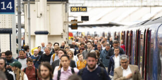 Великобритания започна ренационализация на жп услугите