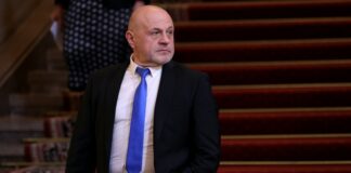 Вицепремиерът Томислав Дончев смята, че предложението за референдум за еврото допълнително разделя българското общество