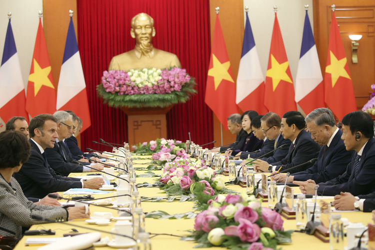 СподелиВиетнам сключи споразумение с Франция за придобиването на 20 самолета