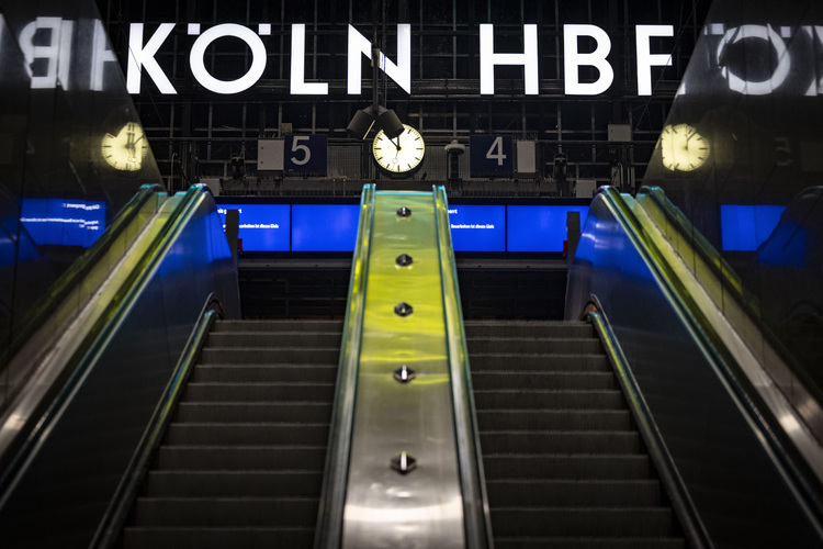 СподелиНа Централната гара в Кьолн Западна Германия започна планирано временно