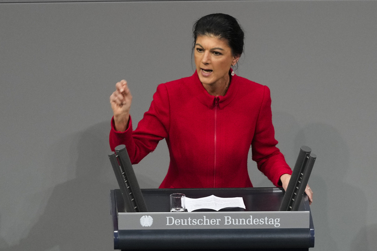 СподелиЛидерът на германската популистка партия Сара Вагенкнехт остро оспори решението