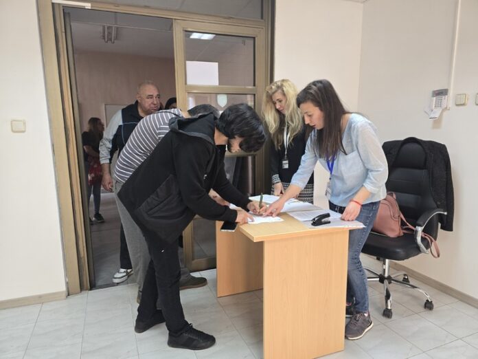 За едно работно място в община Ловеч се конкурират 15 души, съобщи за БТА директорът на Бюрото по труда