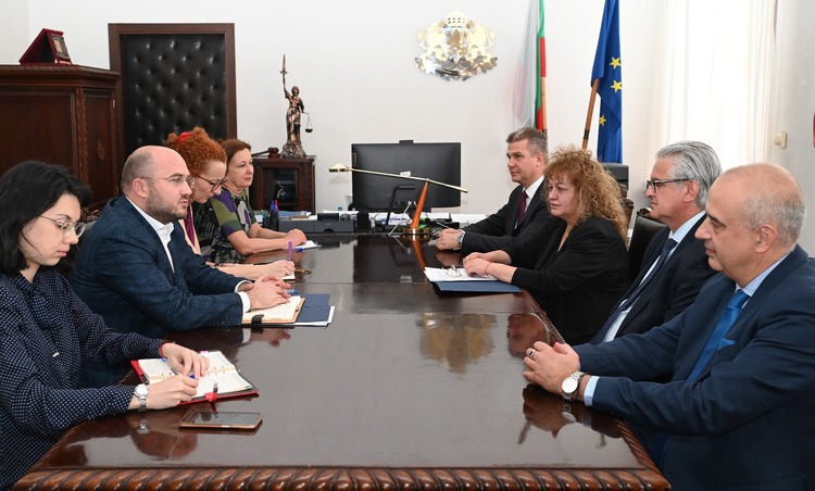 СподелиМинистърът на правосъдието Георги Георгиев и Нотариалната камара постигнаха споразумение