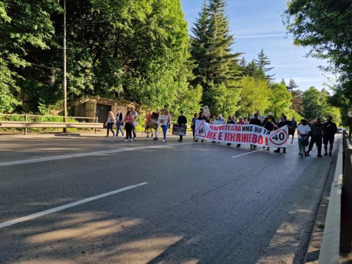 Жители от кв. „Княжево“ отново излязоха на протест срещу „безхаберието на пътя“