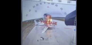 Стопкадър от видеозапис, публикувани вчера от източник на Службата за сигурност на Украйна, на който се вижда как украински безпилотен летателен апарат извършва атака дълбоко във вътрешността на Русия