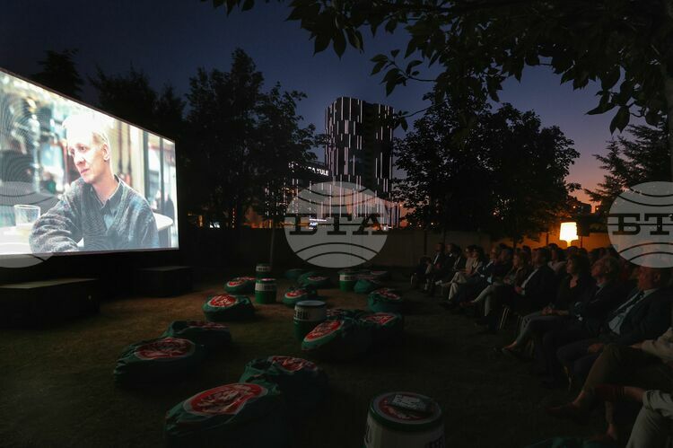 СподелиИван Бърнев получи овации по време на премиерата на филма