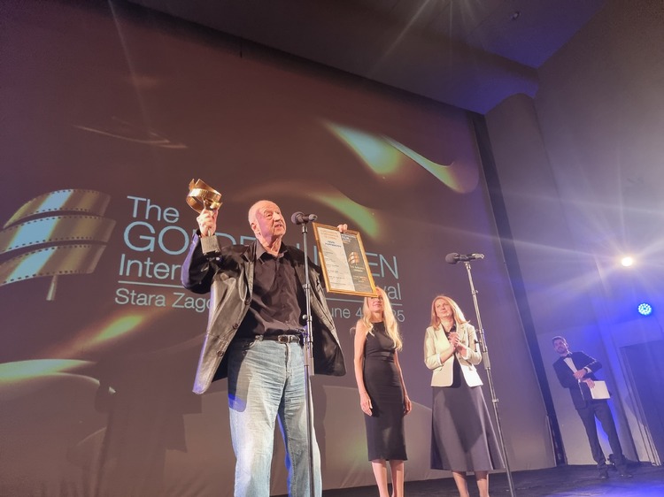 СподелиАктьорът Павел Поппандов бе удостоен със специалната награда за своя