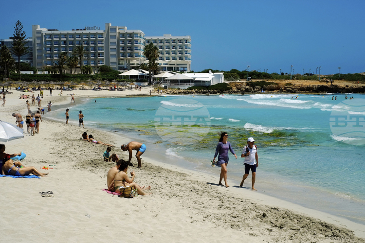 СподелиАко не желаете да изпразните спестяванията си за пътуване можете