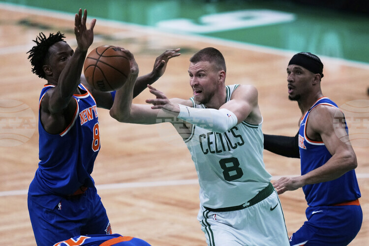 СподелиМинулагодишният шампион в НБА Бостън Селтикс трансферира Кристапс Поржингис в