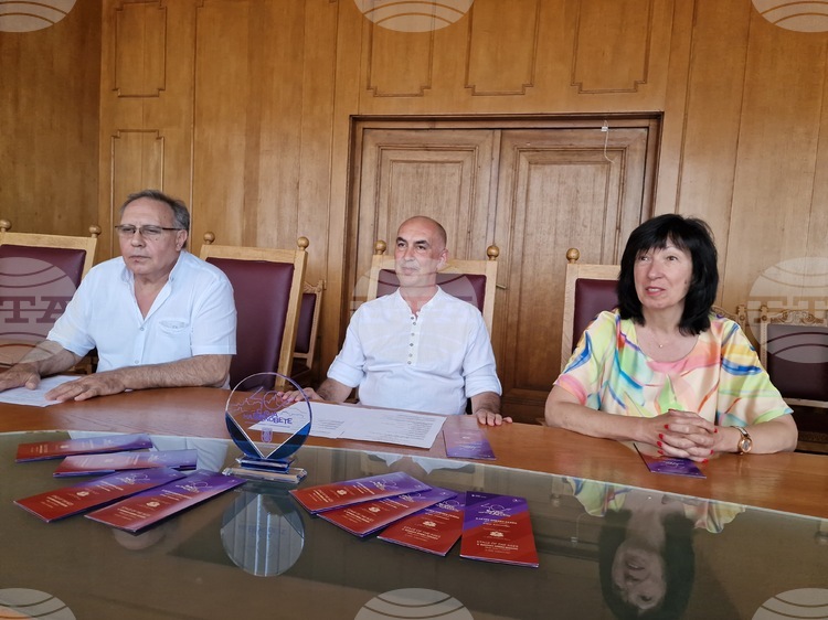 СподелиЗа първи път в своята 40 годишна история аудиовизуалният спектакъл Звук