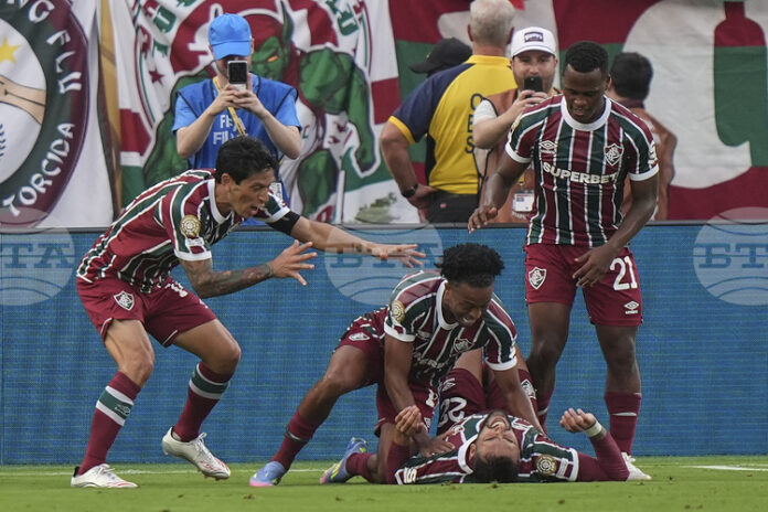 Бивш играч на Лудогорец поведе Флуминензе към обрат срещу Улсан Бивш играч на Лудогорец поведе Флуминензе към обрат срещу Улсан на Световното клубно първенство по футбол