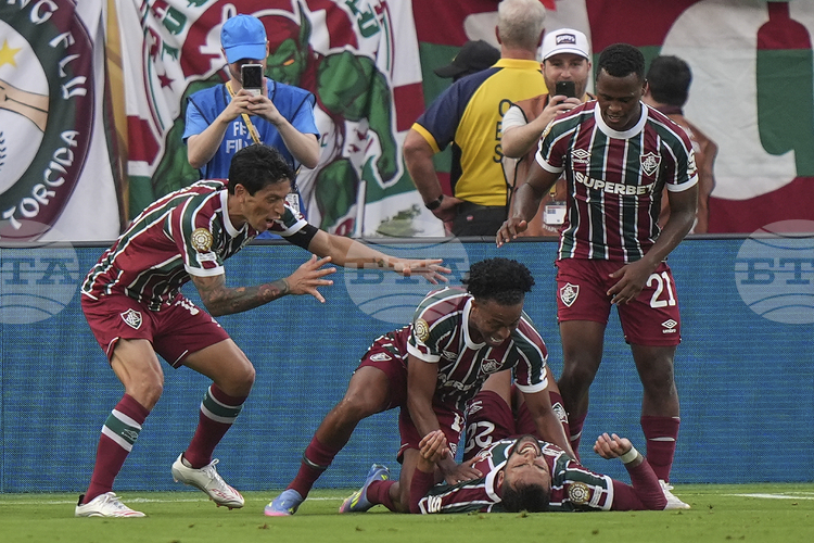 СподелиФлуминензе постигна победа над Улсан Хюндай с 4 2 в мач