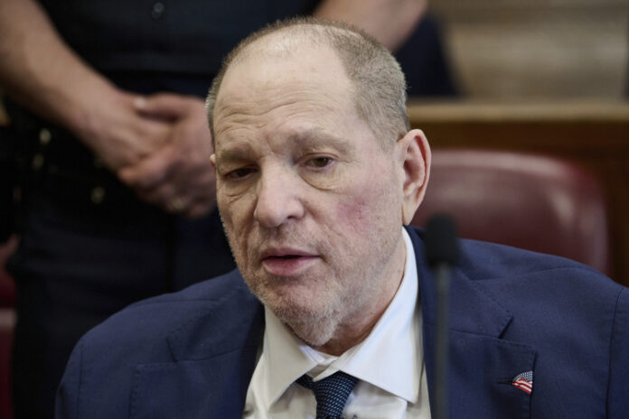 Бившият холивудски продуцент Харви Уайнстийн бе признат за виновен по обвинение в сексуално посегателство