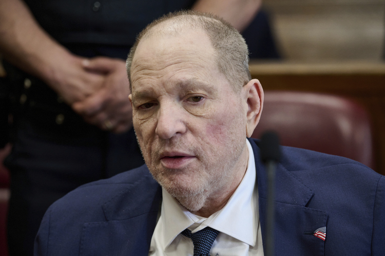 СподелиБившият холивудски продуцент Харви Уайнстийн бе обявен за виновен по