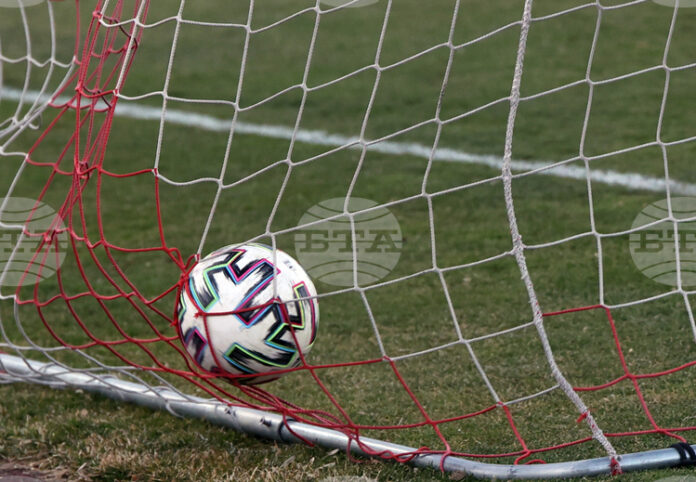 Бившият нападател на Ливърпул Дирк Кайт ще ръководи отбор от втора дивизия на Нидерландия