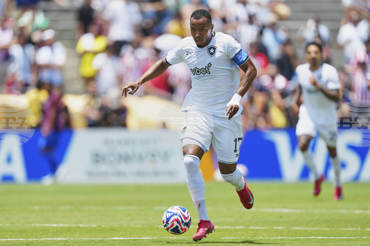 СподелиБотафого опроверга предварителните очаквания и успешно напредна от групата на