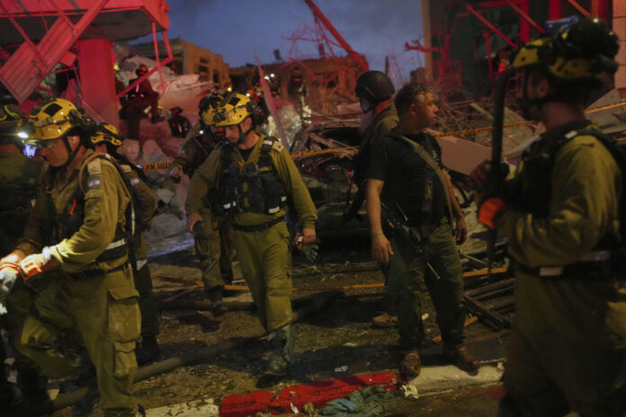 Броят на загиналите при ракетните удари на Иран в Израел Броят на загиналите при ракетните удари на Иран в Израел продължава да расте според израелските служби за спешна помощ