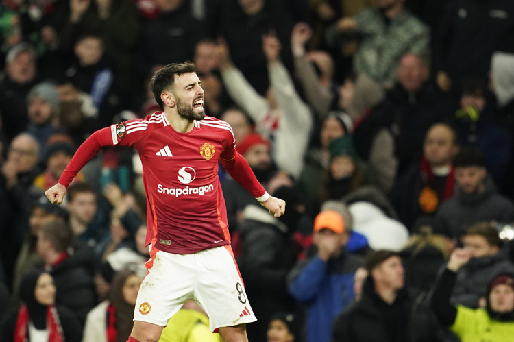 СподелиБруно Фернандеш играч на португалския национален отбор отхвърли офертата от