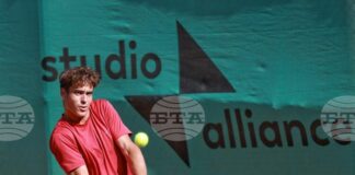 Динко Динев отпадна във втория кръг на сингъл на турнир по тенис в Турция