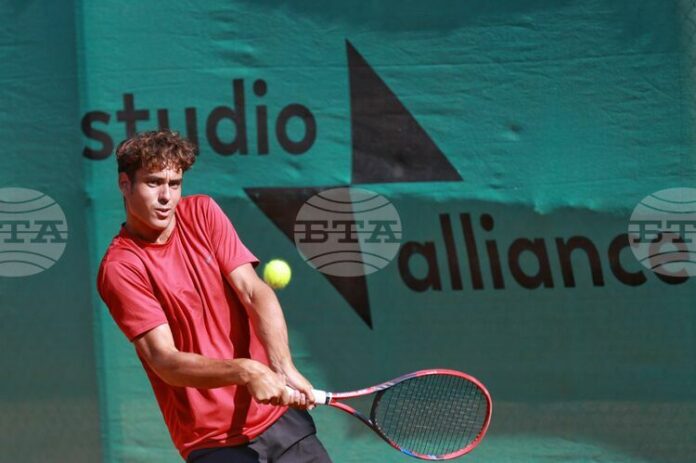 Динко Динев отпадна във втория кръг на сингъл на турнир по тенис в Турция