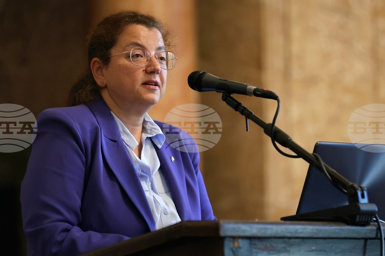 СподелиДискутът за въвеждането на еврото и свързаните с него теми