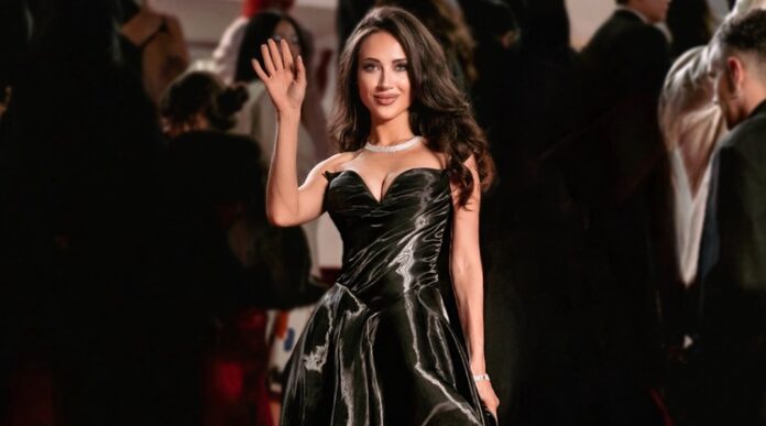 Дизайнерката Десислава Тошева се представи с шоурум и рокли на червения килим на кинофестивала в Кан