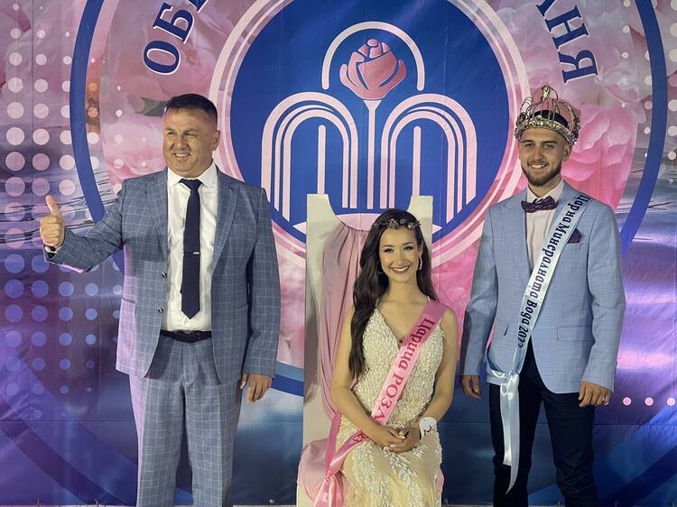 СподелиДнес ще се проведе коронацията на Царица Роза и Цар