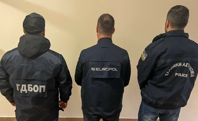 Двама турски граждани, издирвани от гръцките власти, са били задържани при операция на ГДБОП в района на Свиленград