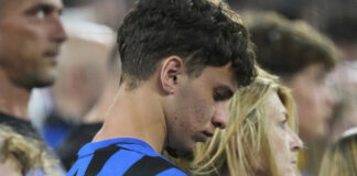 Един-единствен фен чакаше отбора на Интер (Милано) на летището след загулата във финала на Шампионската лига