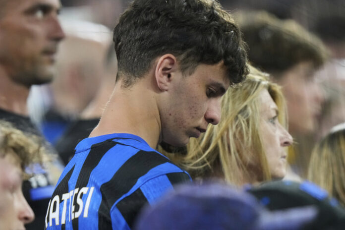 Един-единствен фен чакаше отбора на Интер (Милано) на летището след загулата във финала на Шампионската лига