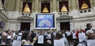 ЕФЕ: Конгресът на Аржентина одобри повишаване на пенсиите със 7,2%, но правителството заяви, че президентът ще наложи вето