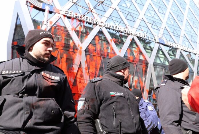 ек Възраждане и погромът над сградата на еврокомисията в София