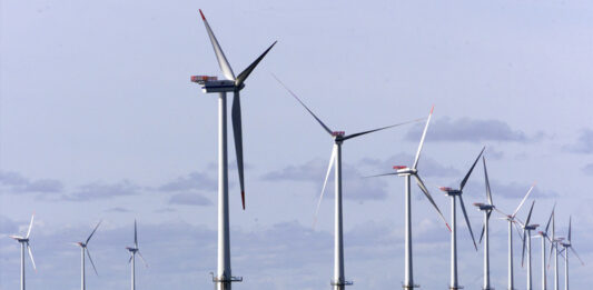 Електроенергийната мрежа за вятърни паркове в Северно море може да увеличи сметките за енергия в Нидерландия, съобщи местна медия