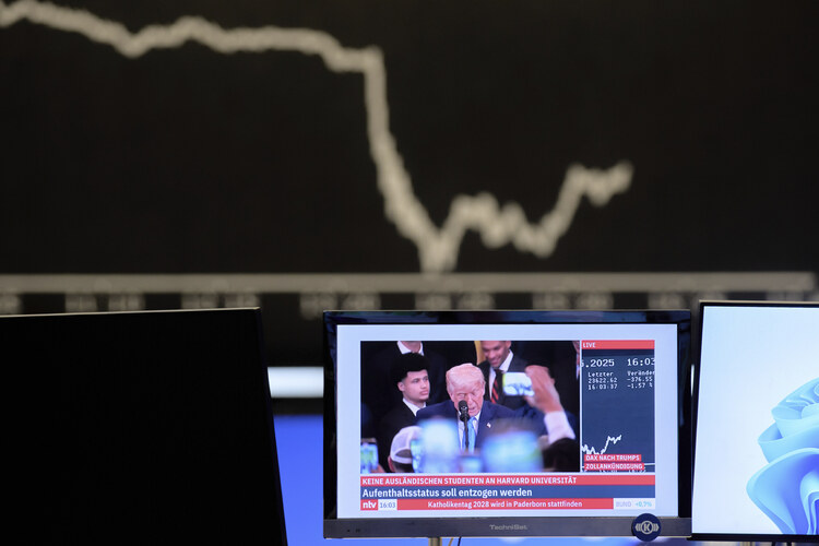 СподелиВодещите индекси на европейските фондови пазари завършиха с различно представяне