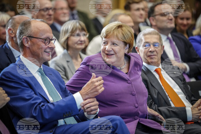 Бившият германски канцлер Ангела Меркел и федералният председател на ХДС и лидер на парламентарната група на ХДС Фридрих Мерц,