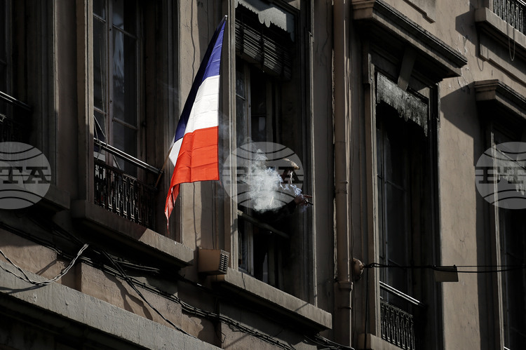 СподелиОт днес във Франция пушенето е забранено на автобусни спирки