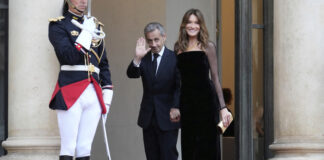 Френският експрезидент Саркози беше лишен от ордена на Почетния легион след присъдата си