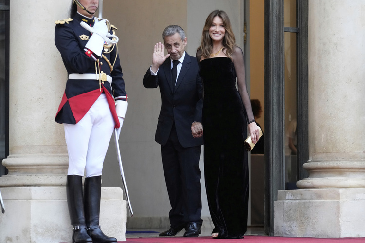 СподелиНикола Саркози бившият президент на Франция е отстранен от Ордена