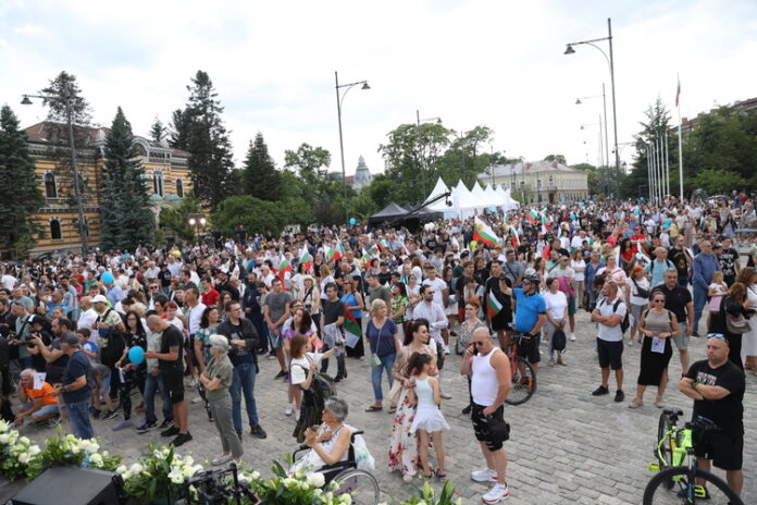 Граждани се събраха на демонстрация в подкрепа на семейството в Граждани се събраха на демонстрация в подкрепа на семейството в София