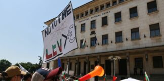 Граждани се събраха в София на пореден протест срещу приемането на еврото