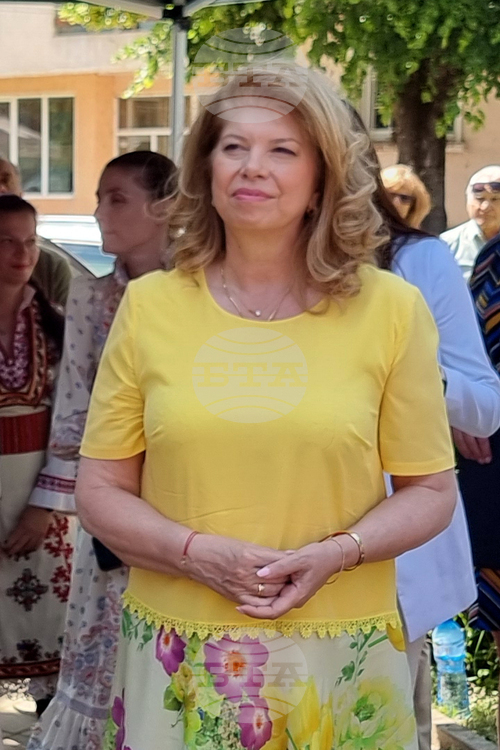 СподелиВицепрезидентът Илияна Йотова ще посети Велинград за да участва в