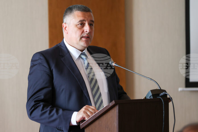 IV Балкански бизнес форум в Банско
                                                                                                За бизнеса е важно да може да се придвижва безпрепятствено, посочи зам.-министърът на транспорта Димитър Недялков