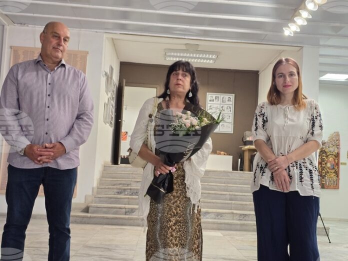 Изложба „Ученици, приятели, творци“ подредиха в плевенската художествена галерия „Илия Бешков“