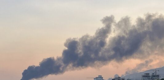 Израел каза, че е поразил завод за центрофуги и оръжейни фабрики в Иран