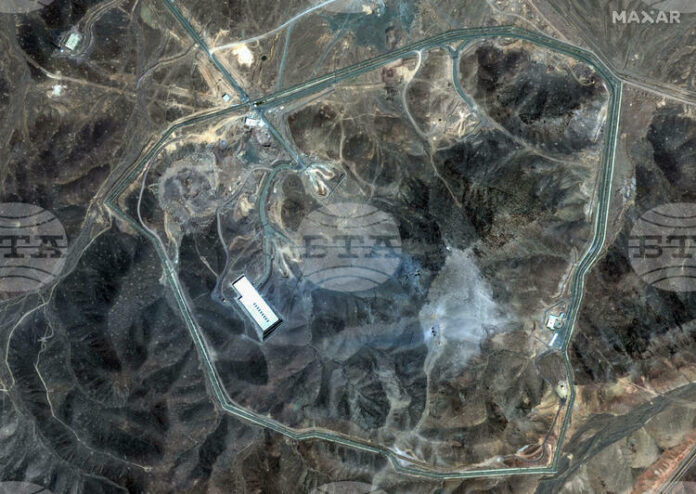 Израел заяви, че е нанесъл удари по "десетки военни цели" в Иран