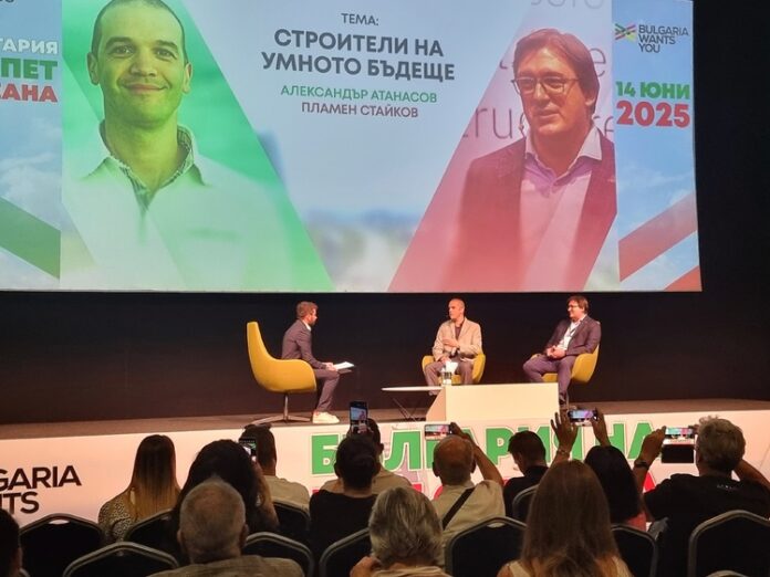 Кариерен форум "България на пет океана" на платформата Bulgaria Wants You
                                                                                                Двама българи на водещи позиции в големи световни компании призоваха на кариерен форум българите да не спират да се развиват и да надскачат себе си